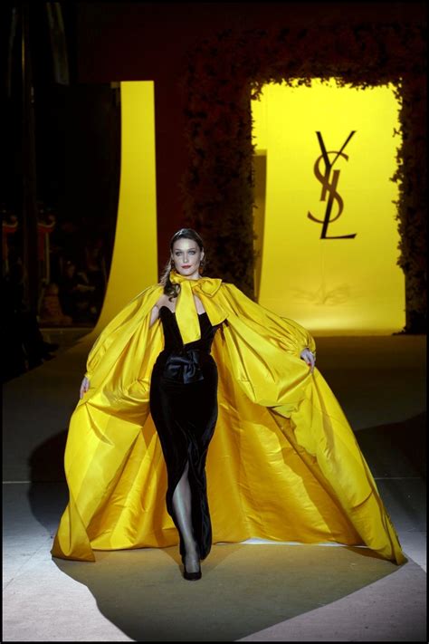 defile ysl - SAINT LAURENT .